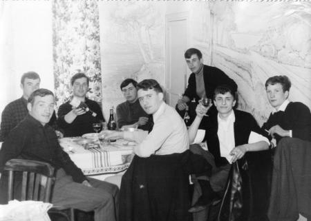 1964: repas de jeunes